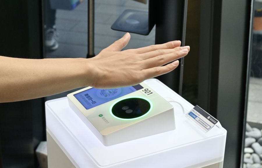 Hand hinstrecken und bezahlen: In China ist das möglich.