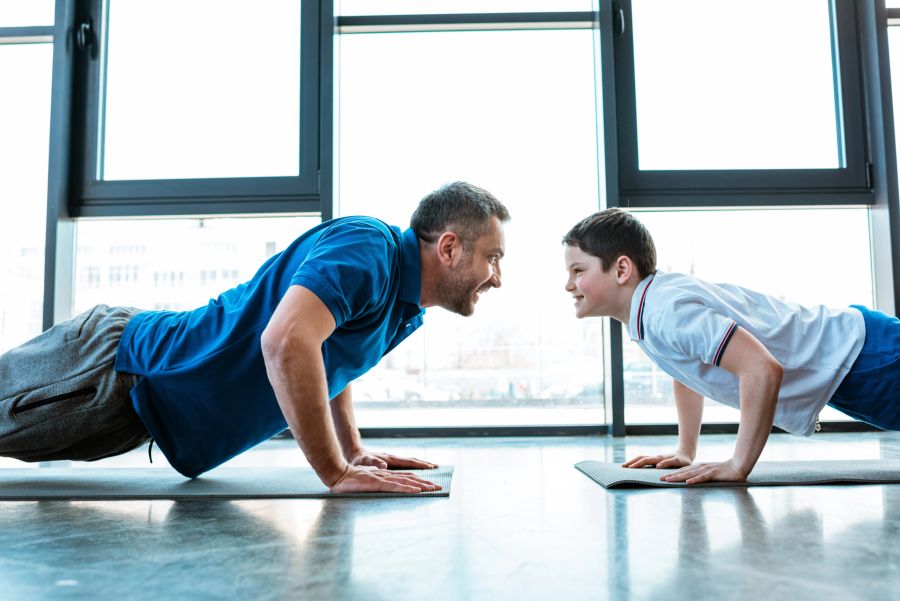 liegestütze vater und sohn