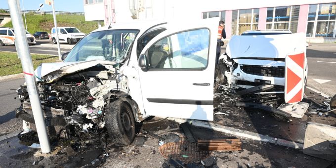 Bei einer Kollision in Oberbüren wurden zwei Personen verletzt. Kollision