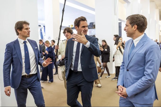 Roger Federer (M.) ist nach wie vor ein beliebter Werbepartner. Roger Federer