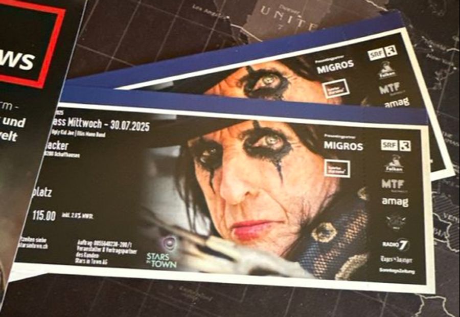 Wer Fotos von Tickets eines Festivals, eines Matchs oder eines Konzerts online stellt, sollte wie dieser Ricardo-User die QR-Codes abdecken.
