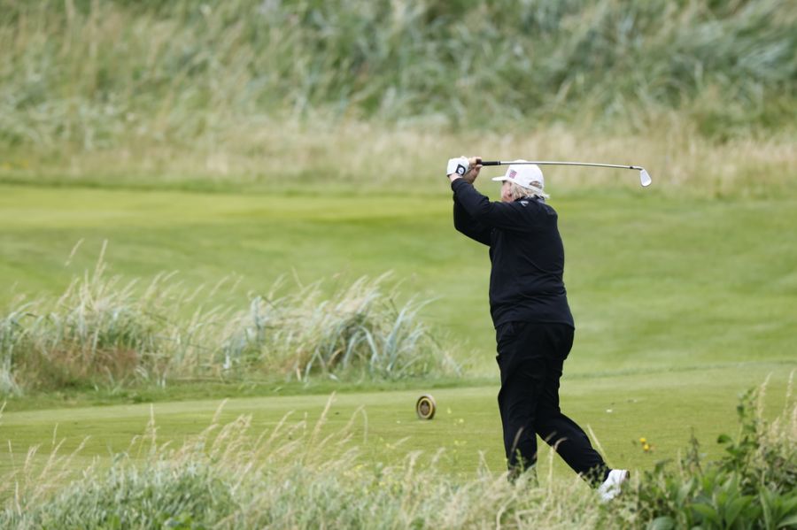 Donald Trump liess es sich nicht entgehen, in Schottland auf seinem eigenen Golfplatz eine Runde Golf zu spielen.