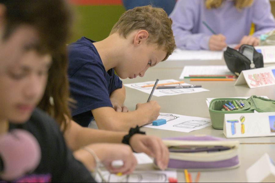 Es wäre besser für die Schüler, nicht bei der grössten Hitze ins Schuljahr zu starten, wird argumentiert.