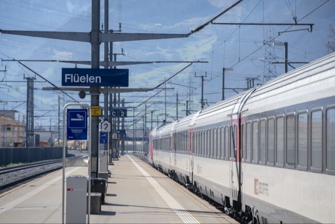 Ein Stromausfall auf der Nord-Süd-Achsen zwischen Brunnen und Flüelen hat den Zugverkehr zum Erliegen gebracht. stromausfall