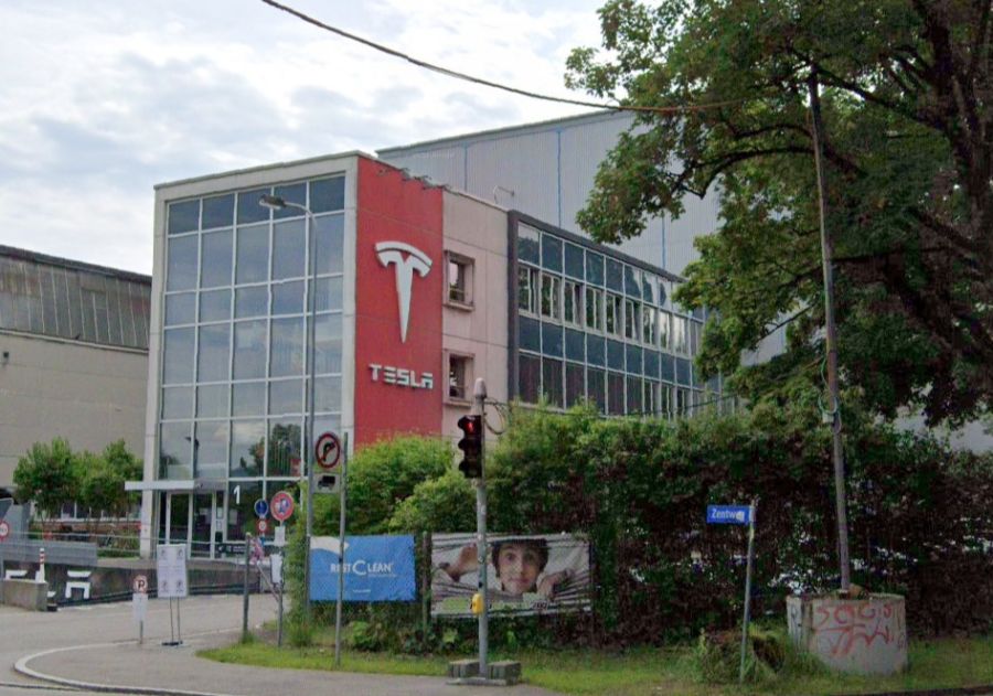 So sieht das Gebäude des Tesla-Stors im Berner Wankdorf normalerweise aus.