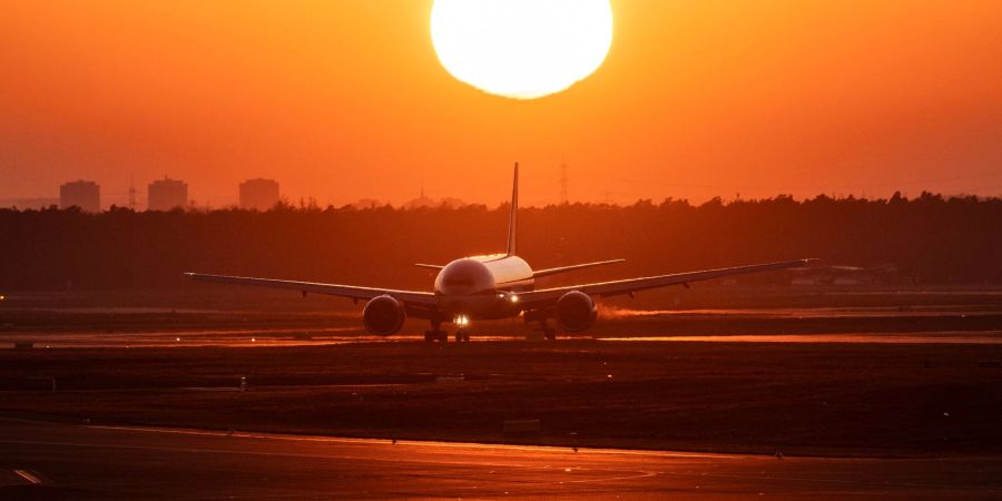 An Bord von Fliegern kann Hitze schnell unangenehm werden - dazu kommt die Enge und die Tatsache, dass Passagiere nicht einfach hinauskönnen.