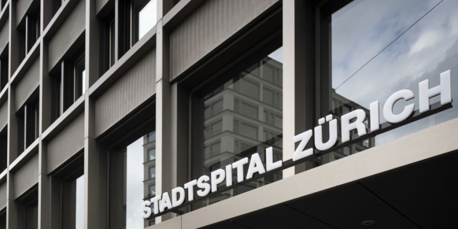 Eine neue Regel soll Angehörigen und Patienten in Spitälern mehr Mitsprache gewähren. Das Stadtspital Zürich prüft nun ein Pilotprojekt. (Archivbild)