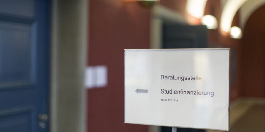 Im Kanton St. Gallen wird das Stipendiengesetz überarbeitet. Entscheiden wird der Kantonsrat im September. (Archivbild)