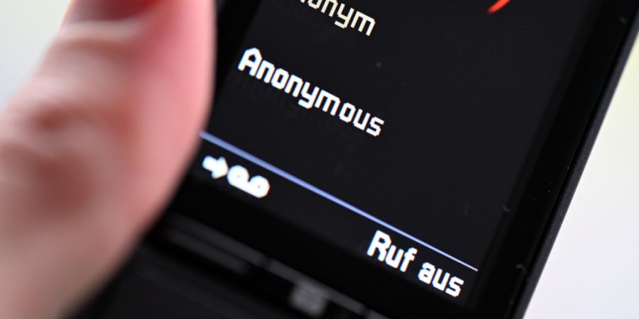 Ein 21-jähriger Mann ist in Suhr AG als mutmasslicher Telefonbetrüger festgenommen worden. (Symbolbild)