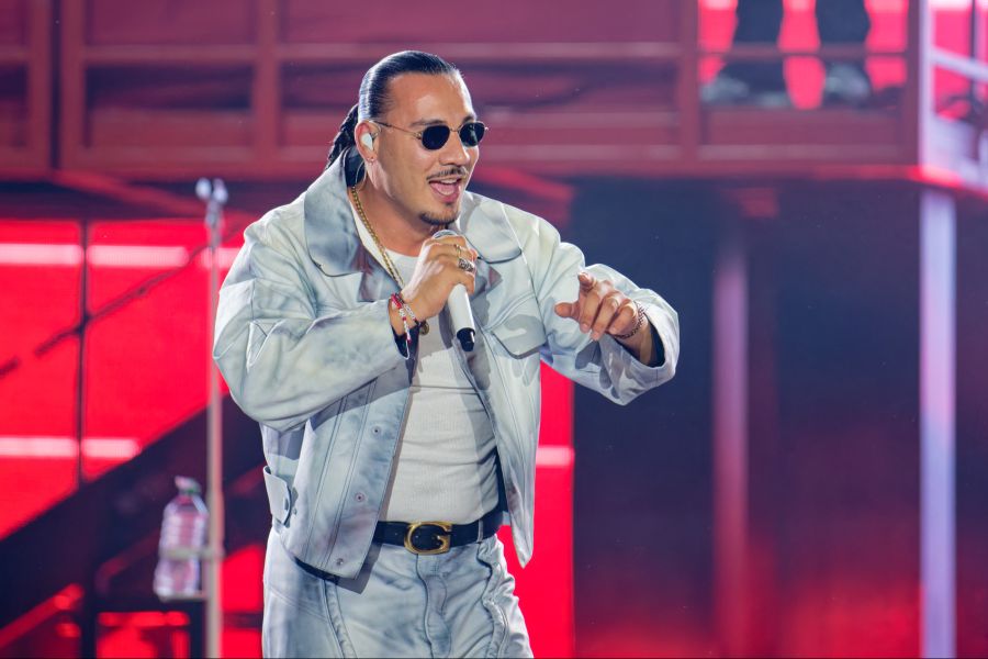 Apache 207 gehört zu den erfolgreichsten Rappern Deutschlands. Sein Stil mischt Rap, Pop und 80er-Sound.