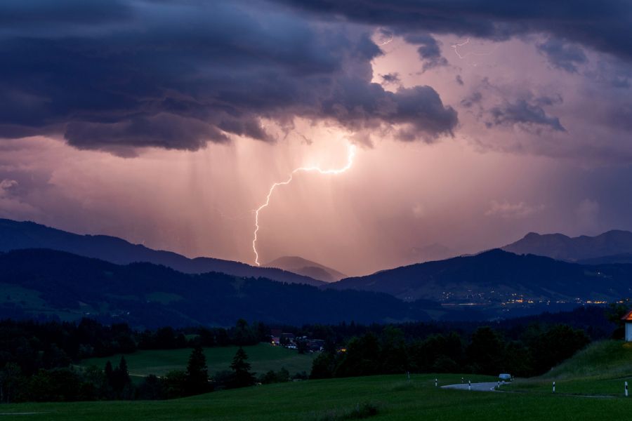 Besonders betroffen sind die Voralpen und der Jura, das Mittelland kommt eher glimpflich davon.