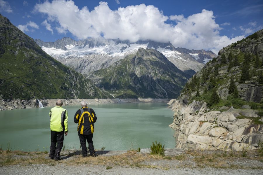 Die Gletscher schmelzen durch den Klimawandel kontinuierlich ab.