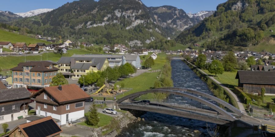 Aus Schwyzer Gewässern wie der Muota darf Wasser nur noch für die Bewässerung von landwirtschaftlichen Spezialkulturen entnommen werden. (Archivaufnahme)