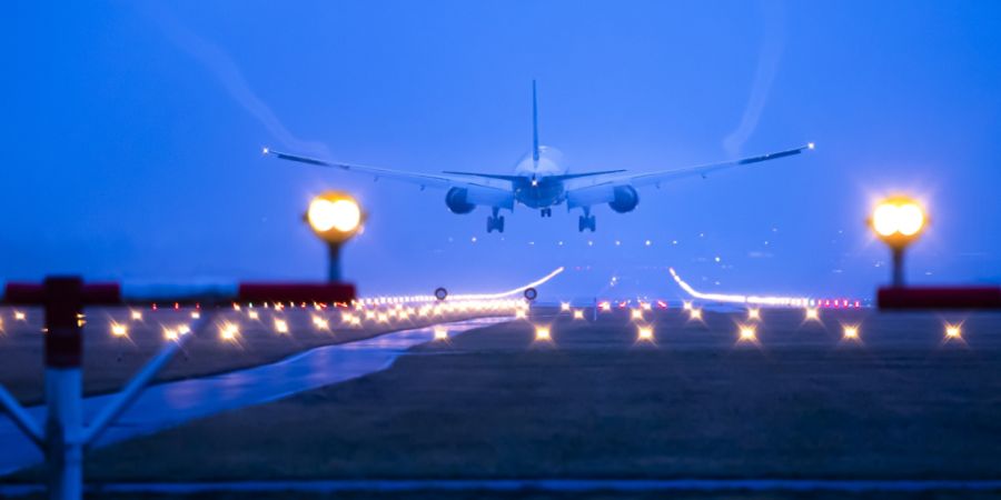 Am Flughafen Zürich haben die Starts und Landungen im ersten Halbjahr 2026 weiter zugenommen. Im Vergleich zur Vorjahresperiode wuchs die Zahl der Flugbewegungen um knapp 4 Prozent.(Sy...