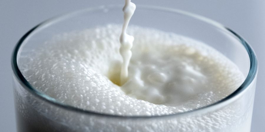 Der Kanton Baselland will der PFAS-Situation Herr werden. Die Substanzen wurden in Milch aus der Region Basel gefunden. (Symbolbild)