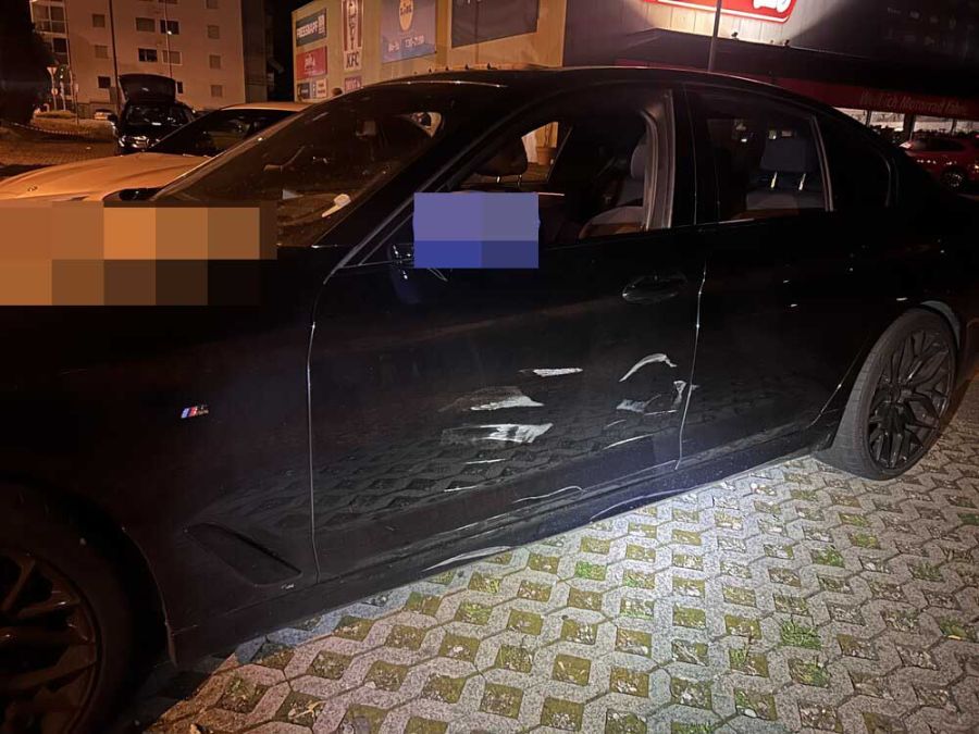 An den Fahrzeugen entstand geringer Sachschaden.