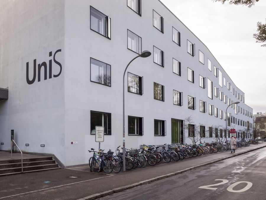 Die Berner Hochschulen, darunter die Universität Bern, werden ab Herbst 2026 teurer – vor allem für ausländische Studierende.