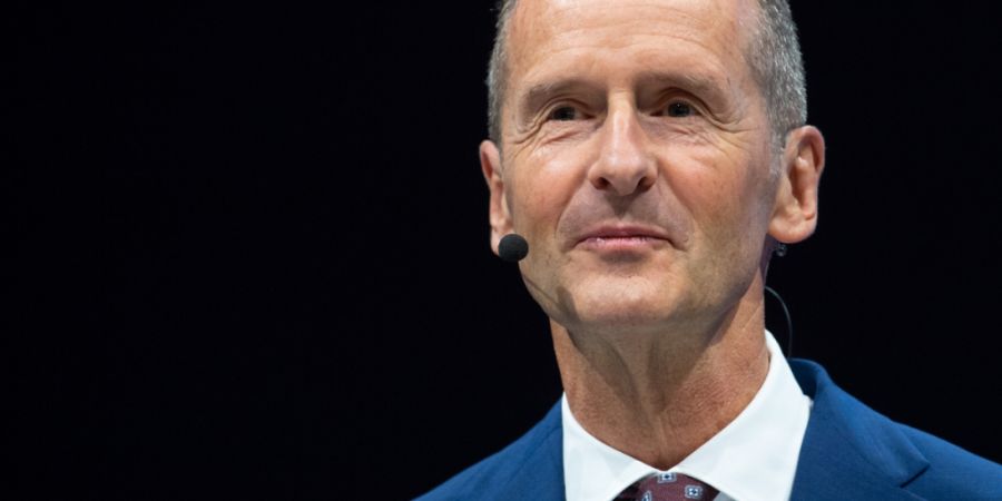 Früher VW-Boss, jetzt Landmaschinen-Pionier? Herbert Diess plant einen E-Traktor mit Wechsel-Akkus für Landwirte. Diese sollen schon bald auf den Markt kommen. (Archivbild)