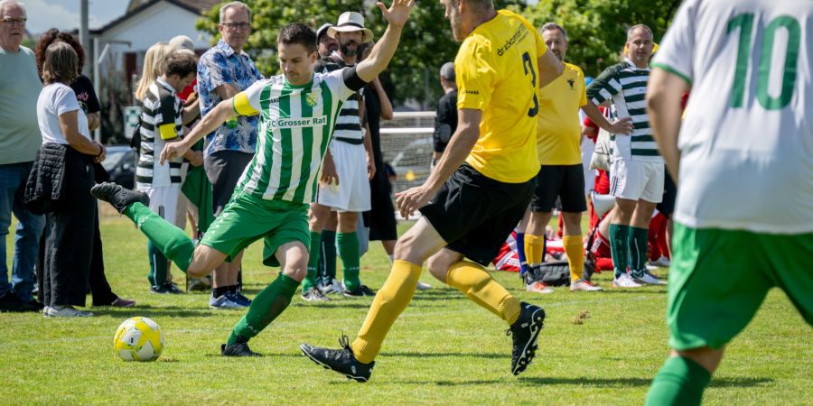Viele Spiele beim Eidgenössischen Parlamentarier-Fussballturnier waren umkämpft, aber stets fair.