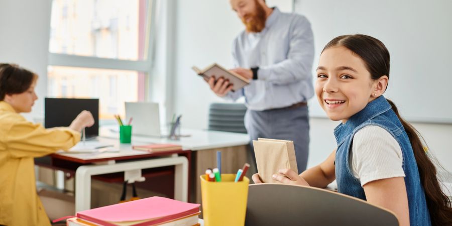 Schule Klassenzimmer Schüler Lehrer