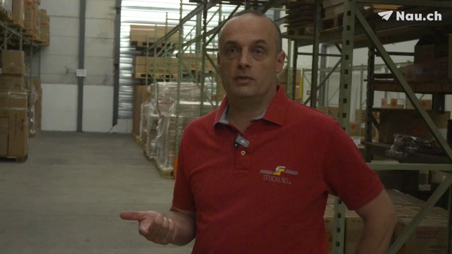 Der Händler Alain Stucki aus Niederhelfenschwil SG bleibt deshalb auf seiner Ware sitzen.