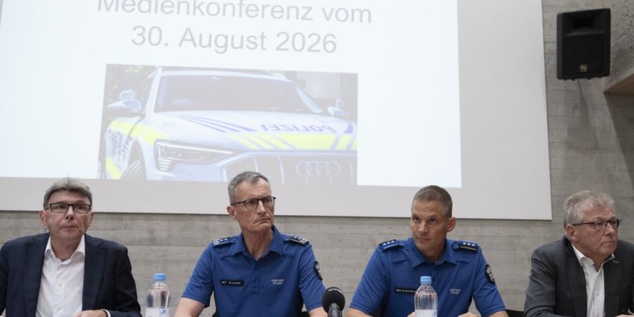 «Wir werden die Ressourcen einsetzen, die nötig sind, um dieses Ereignis aufzuklären. Es ist schwerwiegend, es ist sehr schwerwiegend», sagt Oberstaatsanwalt Philipp Umbricht (ganz re...