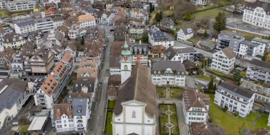 Der Bezirk Küssnacht kann mehr Schulräume schaffen, um dem Anstieg der Zahl der Schülerinnen und Schüler gerecht zu werden. (Archivaufnahme)