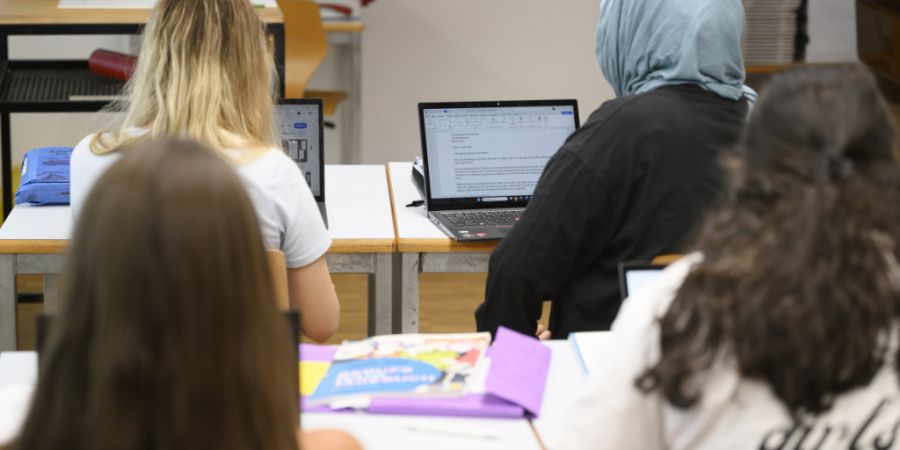 Erst ab dem fünften Schuljahr sollen punktuell Laptops in den Baselbieter Schulen verwendet werden. Dies verlangt eine Volksinitiative. (Archivbild)