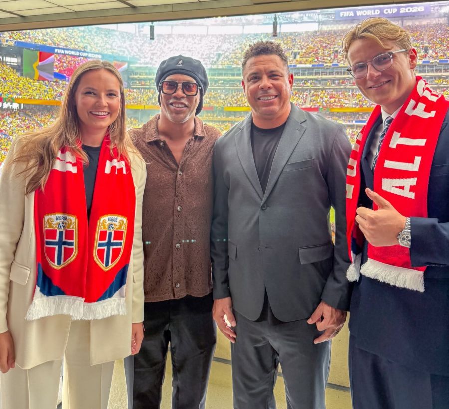 Mette-Marits Kinder Ingrid Alexandra (l.) und Sverre Magnus (r.) fieberten im Stadion mit.