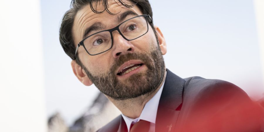 Der Glarner Regierungsrat Thomas Tschudi (SVP) ist erfreut über die zusätzlichen SBB-Halte im Bahnhof Nieder- und Oberurnen. (Archivbild)