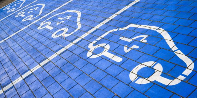 Parkplätze für Elektroautos. Parkplätze für Elektroautos.