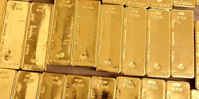 Der Goldpreis erreicht ein neues Rekordhoch. (Symbolbild) Goldbarren Gold preis Symbolbild