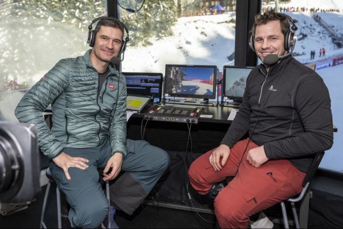 Beat Feuz (r.) kommentiert an der Seite von Stefan Hofmänner Skirennen auf SRF. Beat Feuz