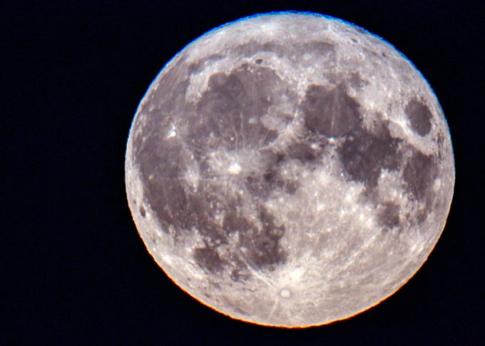 Der Vollmond wird sich im Sternbild Löwe befinden, nahe dem hellen Stern Regulus. vollmond