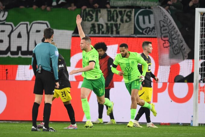 Tor und Überzahl: Der VfL Wolfsburg schöpft nach der Pause Hoffnung. BVB VfL Wolfsburg