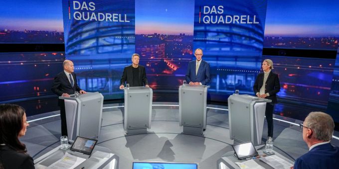 Bundeskanzler Olaf Scholz (SPD), Robert Habeck (Bündnis 90/Die Grünen), Friedrich Merz, Unions-Kanzlerkandidat und CDU-Chef, sowie Alice Weidel, Fraktionsvorsitzende der AfD, nahmen Sonntagabend am «Quadrell» von RTL teil. quadrell