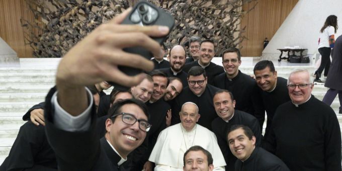 Papst Franziskus spricht erstmals auf Tiktok. Papst Franziskus
