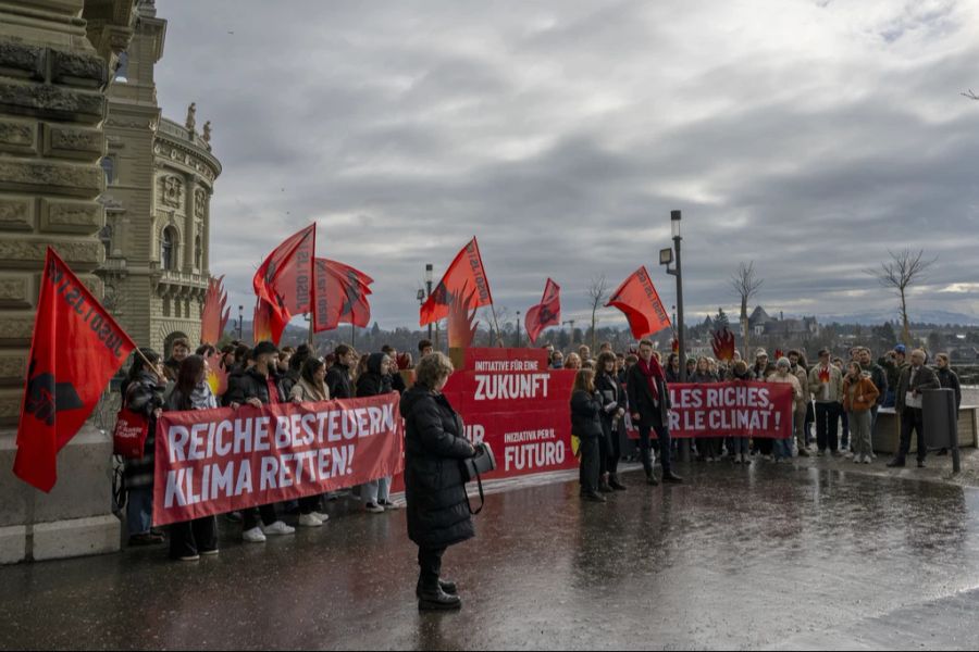 Die «Initiative für eine Zukunft» der JUSO fordert eine Erbschaftssteuer zur Finanzierung von Klimaschutzmassnahmen.