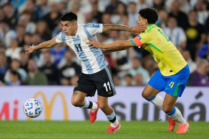 Argentinien setzt sich daheim gegen Brasilien durch. Argentinien