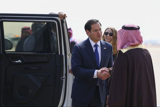 US-Aussenminister Rubio bei seiner Ankunft in Saudi-Arabien. Rubio Ukraine Riad