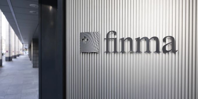 Zuletzt beobachtet die Finma auch wichtige Reputationsrisiken im Kreditgeschäft. (Archivbild) finma logo