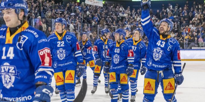Der EVZ sichert sich das Playoff-Heimrecht. ev zug