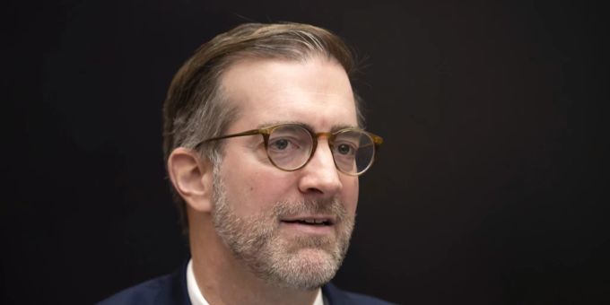 Der Basler Regierungspräsident Conradin Cramer begründete im Grossen Rat die Nichtverleihung des Kulturförderpreises an DJ Leila Moon. Grossen Rat