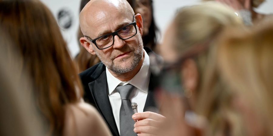 Schauspieler Jürgen Vogel sieht sich stark mit Krebs konfrontiert.