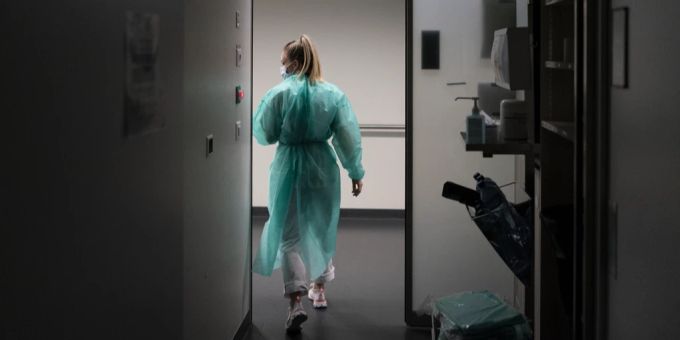 8000 Stutz? - Aargauer Pflegepersonal empört über Lohn-Aussage von Chef