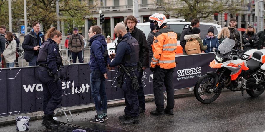 Die Polizei konnte die Aktivisten festnehmen.