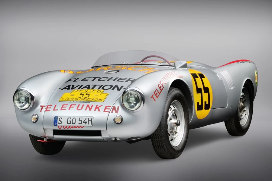 1954 folgt der Porsche 550 Spyder. Er ist das erste Auto von Porsche, das extra für den Rennsport konzipiert wurde.