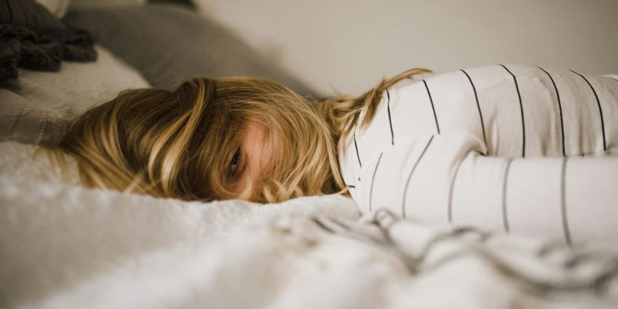 Viele Schweizerinnen und Schweizer leiden an einem Burnout. Viele leiden an einer Müdigkeit, gegen die auch Schlaf nicht viel bringt.
