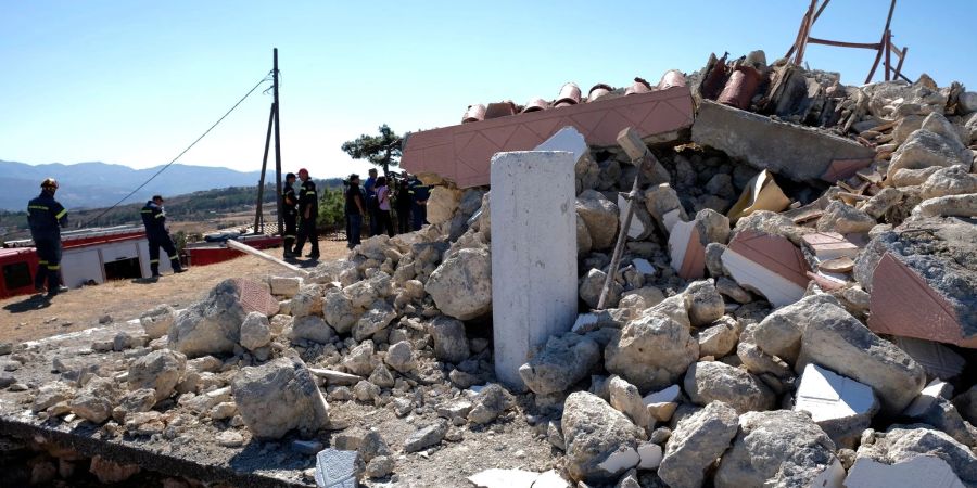 Eine zerstörte griechisch-orthodoxe  Kirche nach dem Erdbeben im September 2021 im Süden der Insel Kreta.