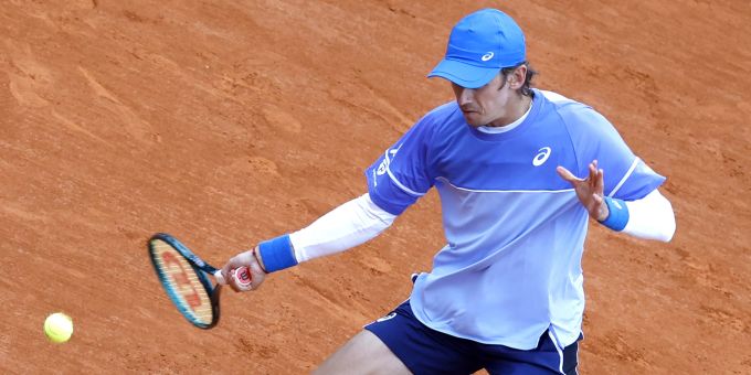 Alex De Minaur setzt sich gegen Rafael Nadal durch. Alex De Minaur